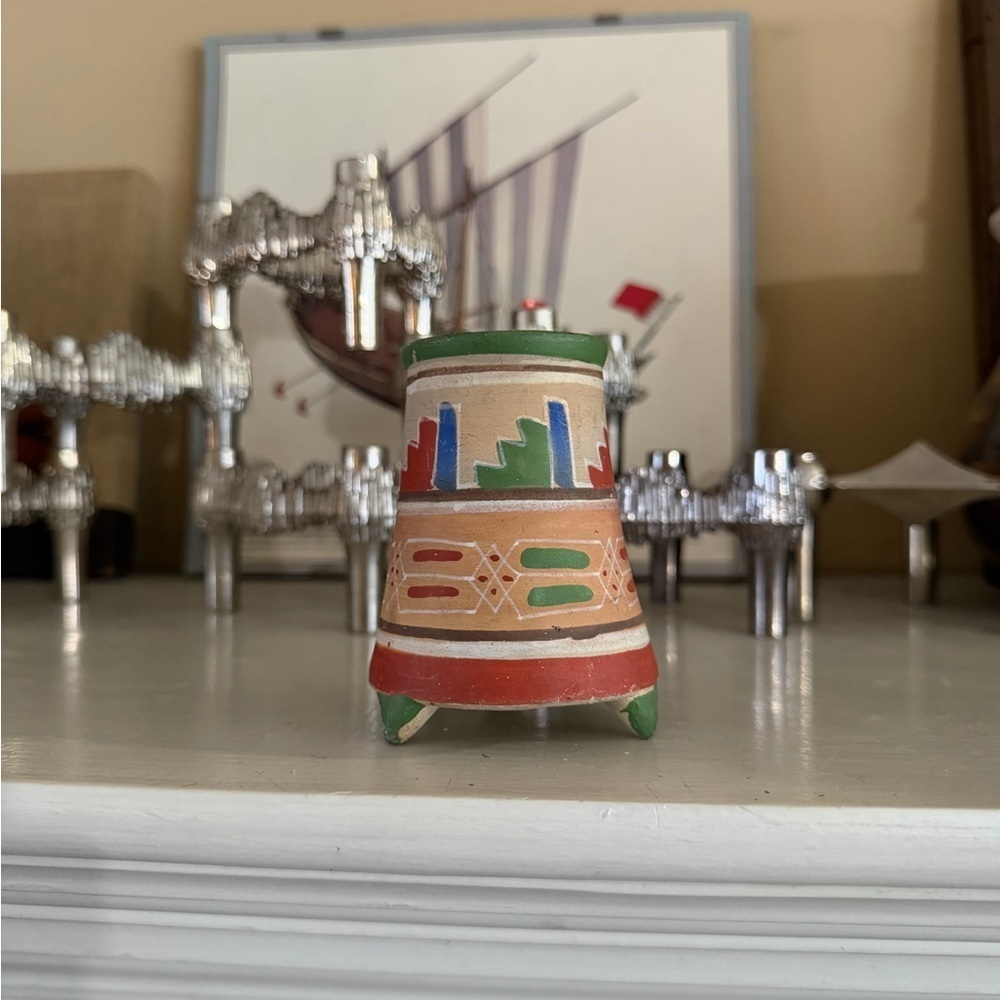 Vintage Mexican Folk Art Pottery Mini Tripod Vase Redware Handmade Aztec Style - Picture 8 of 10